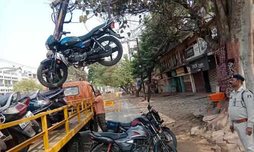 होली पर्व पर रायपुर पुलिस की सख्ती, 329 वाहनों को किया जब्त होली पर्व पर रायपुर पुलिस की सख्ती, 329 वाहनों को किया जब्त