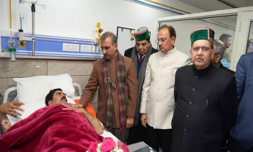 हिमाचल प्रदेश के CM ने पूर्व कांग्रेस विधायक बंबर ठाकुर का कुशलक्षेम पूछा हिमाचल प्रदेश के CM ने पूर्व कांग्रेस विधायक बंबर ठाकुर का कुशलक्षेम पूछा