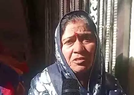 सब इंस्पेक्टर की मां के साथ लूटपाट, वारदात में IPS लिखी गाड़ी का इस्तेमाल सब इंस्पेक्टर की मां के साथ लूटपाट, वारदात में IPS लिखी गाड़ी का इस्तेमाल