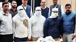 Delhi: फर्जी सोशल मीडिया प्रोफाइल के जरिए किशोरी को हनीट्रैप में फंसाया Delhi: फर्जी सोशल मीडिया प्रोफाइल के जरिए किशोरी को हनीट्रैप में फंसाया