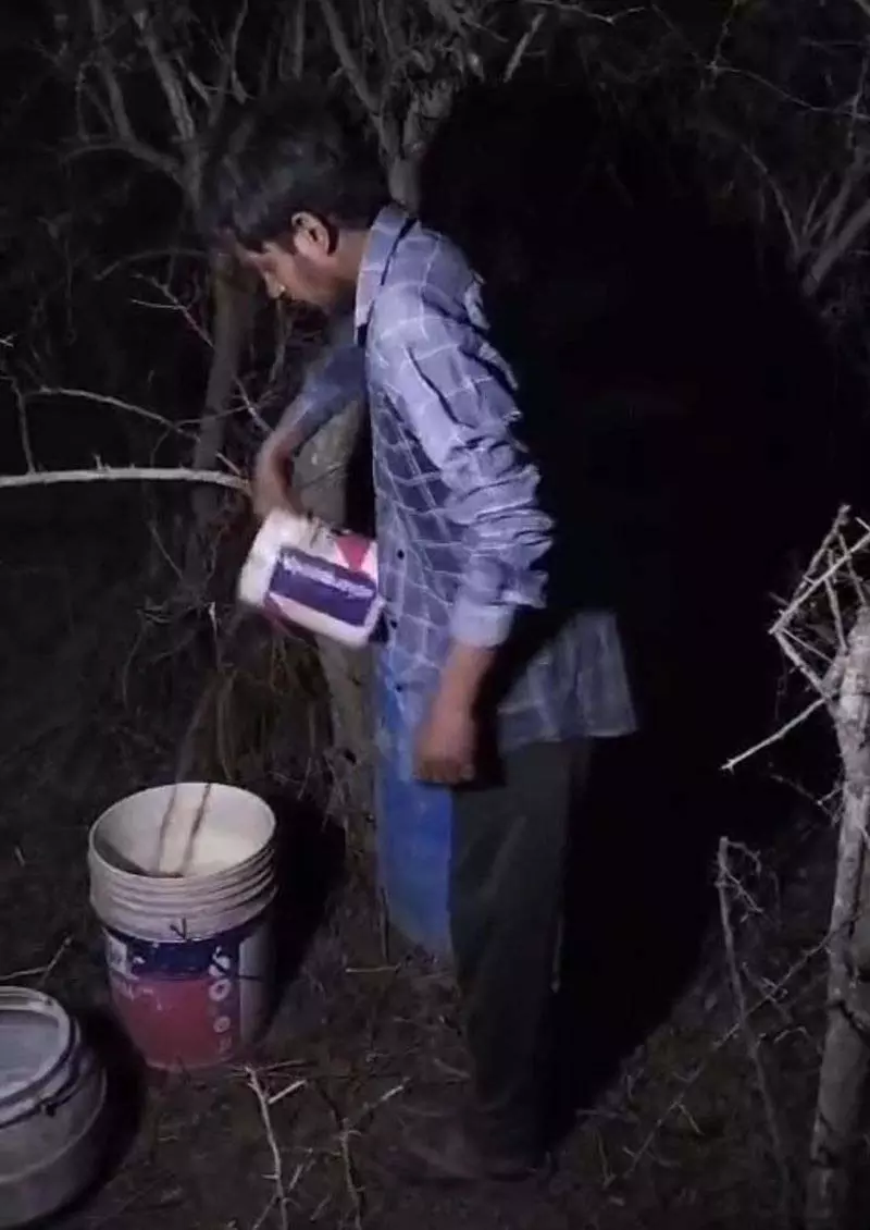 Gurugram, अरावली पहाड़ियों में अवैध शराब फैक्ट्री का भंडाफोड़, 1 गिरफ्तार Gurugram, अरावली पहाड़ियों में अवैध शराब फैक्ट्री का भंडाफोड़, 1 गिरफ्तार