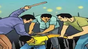 Up News: शराब पीने को लेकर दो गुटों में मारपीट, दो युवक घायल Up News: शराब पीने को लेकर दो गुटों में मारपीट, दो युवक घायल