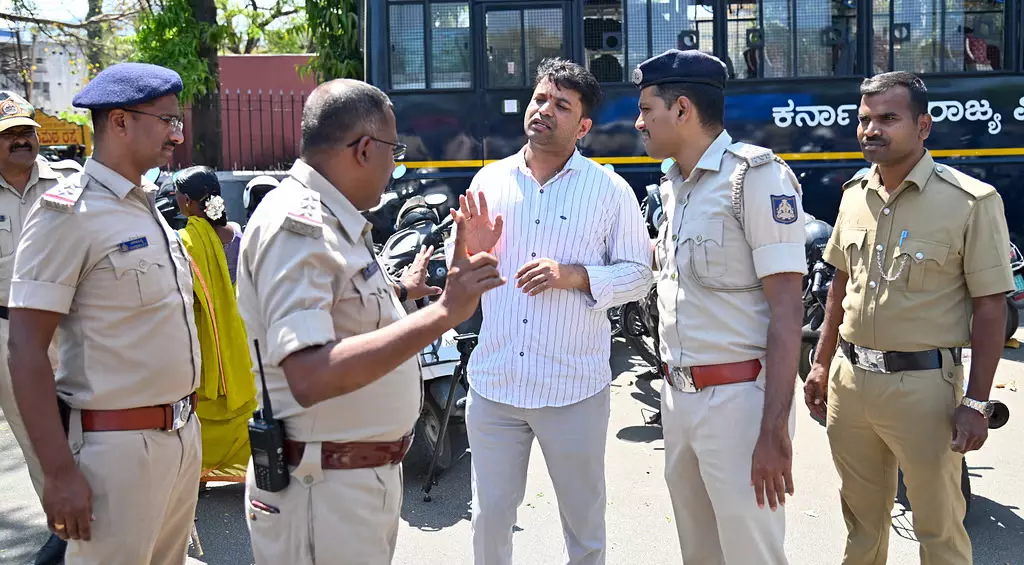 Udaygiri case : सतीश का निर्वासन नोटिस खारिज Udaygiri case : सतीश का निर्वासन नोटिस खारिज