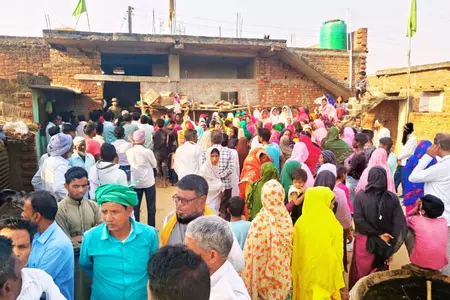 शख्स ने तीन बच्चों की हत्या के बाद की खुदकुशी, खबर इलाके में फैली तो लोग रह गए सन्न शख्स ने तीन बच्चों की हत्या के बाद की खुदकुशी, खबर इलाके में फैली तो लोग रह गए सन्न