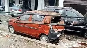 Srinagar जेएलएनएम अस्पताल की दीवार ढही, वाहन क्षतिग्रस्त Srinagar जेएलएनएम अस्पताल की दीवार ढही, वाहन क्षतिग्रस्त