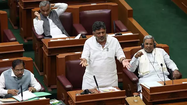 4% आरक्षण सिर्फ मुसलमानों के लिए नहीं, बल्कि अल्पसंख्यकों और पिछड़े वर्गों के लिए भी है: विवाद के बीच राज्य सरकार ने स्पष्ट किया 4% आरक्षण सिर्फ मुसलमानों के लिए नहीं, बल्कि अल्पसंख्यकों और पिछड़े वर्गों के लिए भी है: विवाद के बीच राज्य सरकार ने स्पष्ट किया