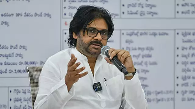 Hyderabad : त्रिभाषी नीति और तमिल फिल्म डबिंग पर पवन कल्याण की टिप्पणी Hyderabad : त्रिभाषी नीति और तमिल फिल्म डबिंग पर पवन कल्याण की टिप्पणी