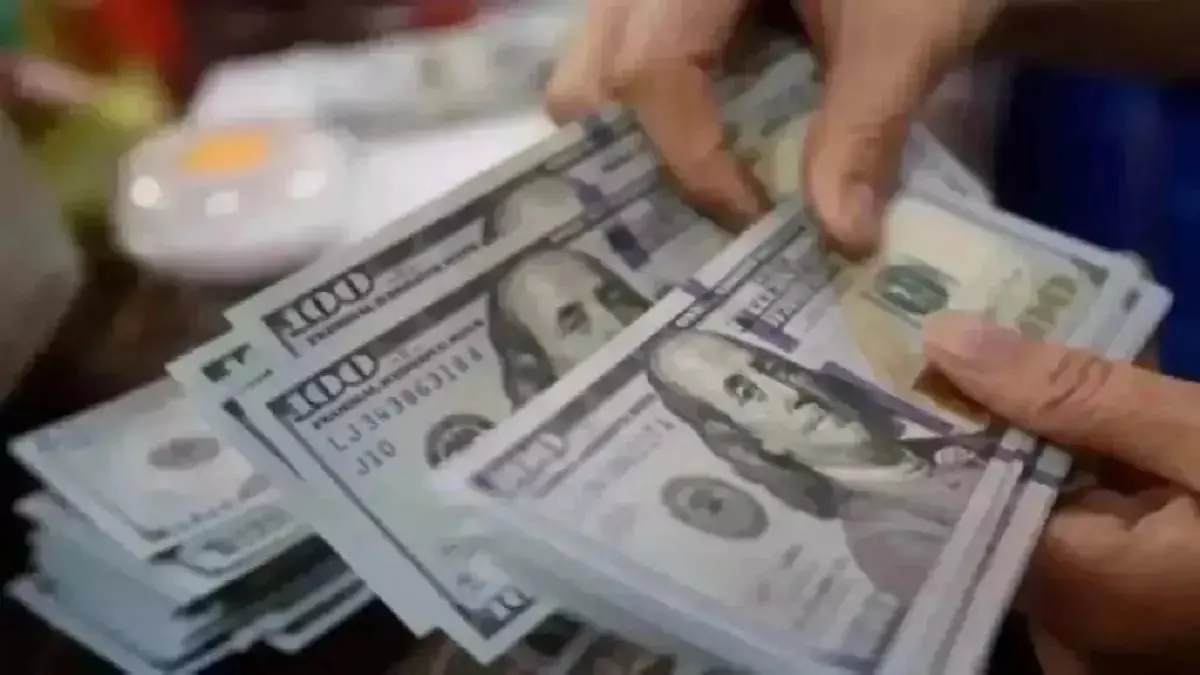 Business : विदेशी निवेशकों की भारी बिकवाली Business : विदेशी निवेशकों की भारी बिकवाली