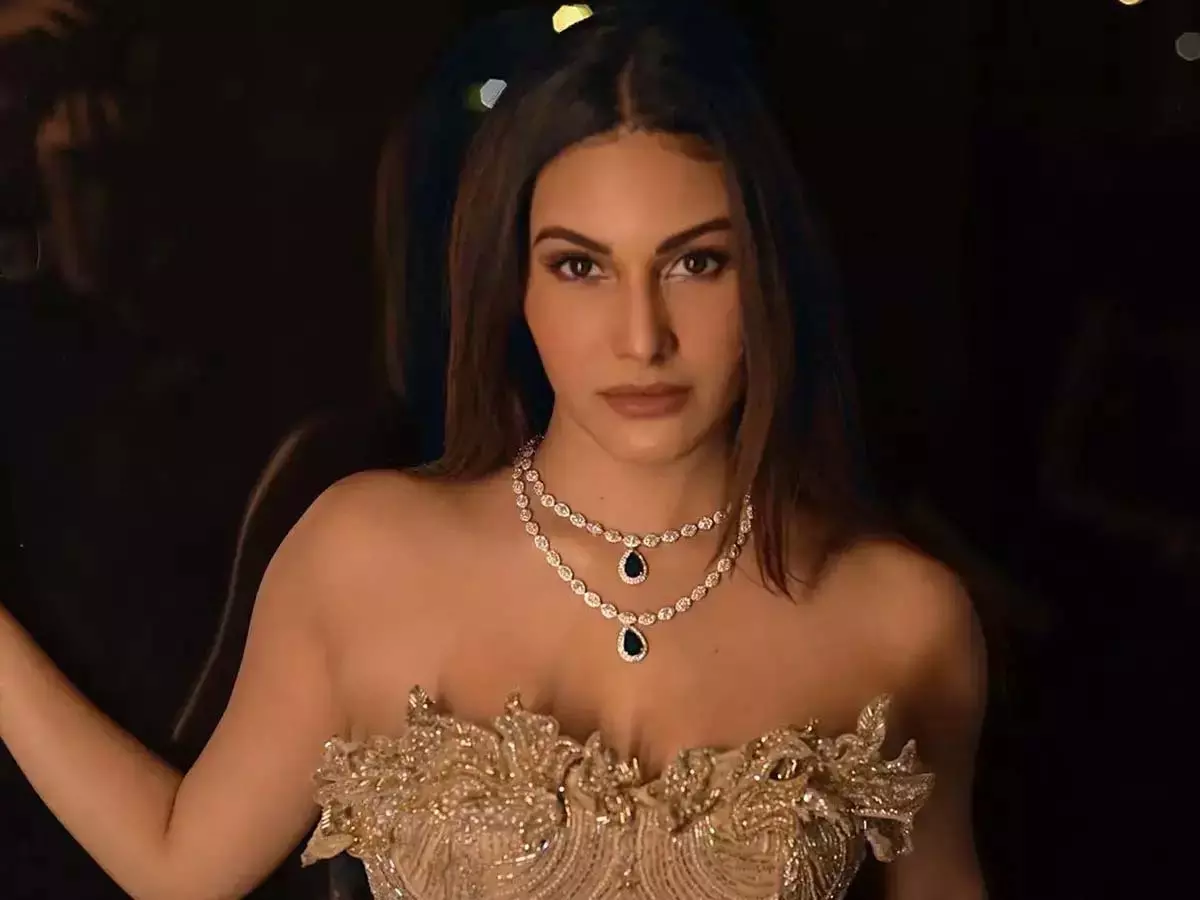 Amyra Dastur : गोल्डन ड्रेस में अमायरा दस्तूर, लग रहीं बेहद हॉट Amyra Dastur : गोल्डन ड्रेस में अमायरा दस्तूर, लग रहीं बेहद हॉट