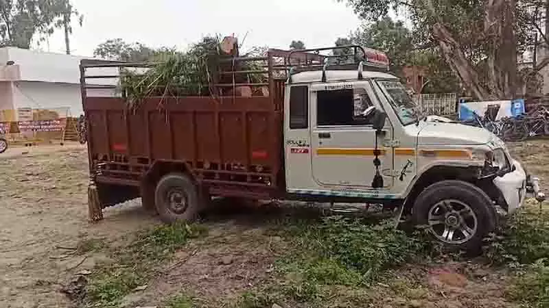 Khair की लकड़ी की तस्करी के लिए लकड़ी माफिया द्वारा की गई गोलीबारी में सरपंच बाल-बाल बच गया Khair की लकड़ी की तस्करी के लिए लकड़ी माफिया द्वारा की गई गोलीबारी में सरपंच बाल-बाल बच गया