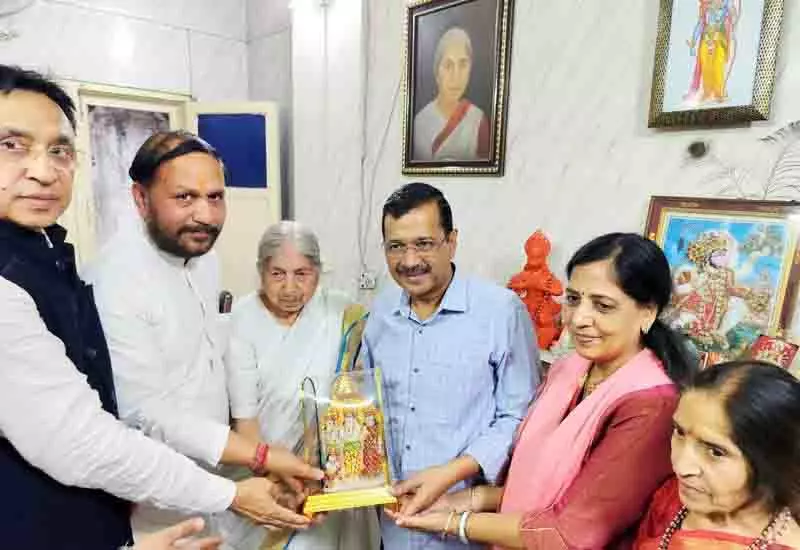 विपश्यना के बाद केजरीवाल Amritsar में विपश्यना के बाद केजरीवाल Amritsar में