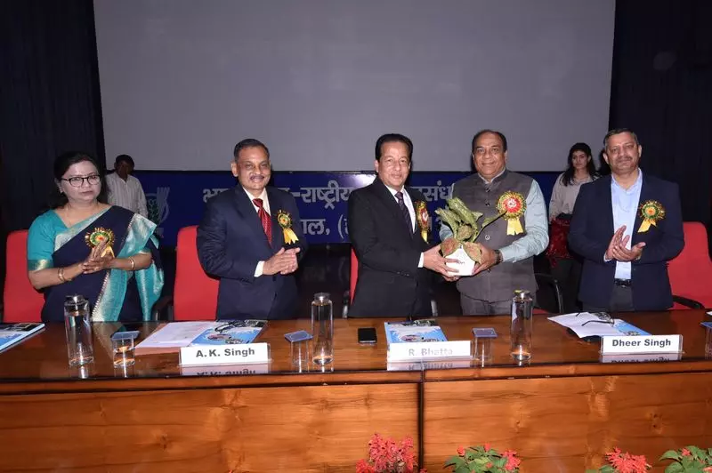 Haryana : विशेषज्ञ ने पशुधन पर जलवायु परिवर्तन के प्रभाव पर व्याख्यान दिया Haryana : विशेषज्ञ ने पशुधन पर जलवायु परिवर्तन के प्रभाव पर व्याख्यान दिया