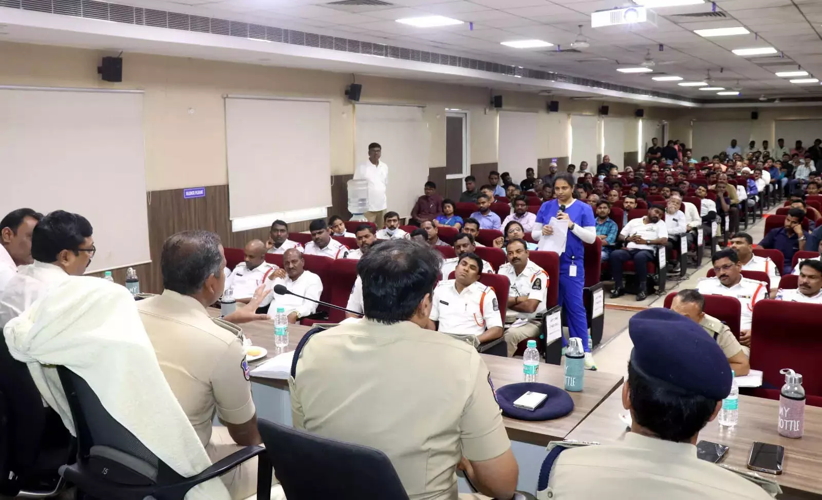 Hyderabad पुलिस ने एम्बुलेंस संचालकों के लिए जागरूकता बैठक आयोजित की Hyderabad पुलिस ने एम्बुलेंस संचालकों के लिए जागरूकता बैठक आयोजित की