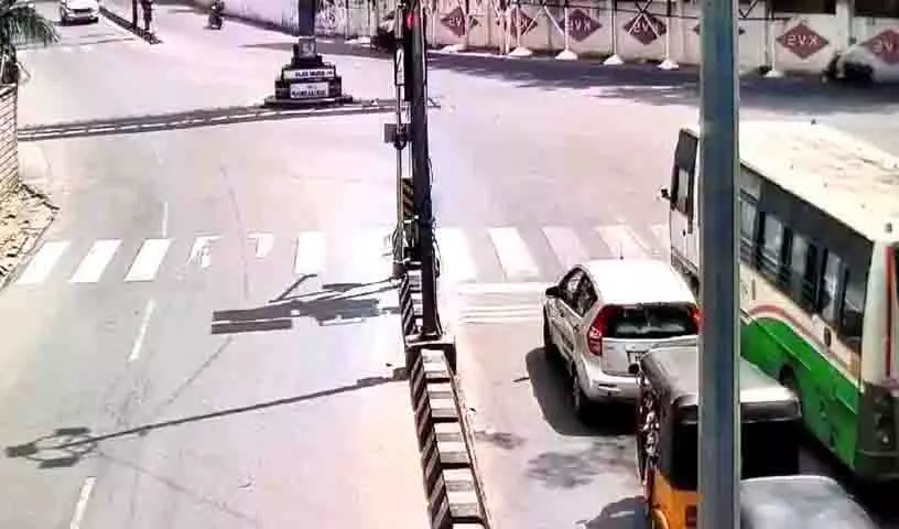 Secunderabad के निवासियों ने छावनी की सड़कें बंद करने के सेना के कदम का विरोध किया Secunderabad के निवासियों ने छावनी की सड़कें बंद करने के सेना के कदम का विरोध किया
