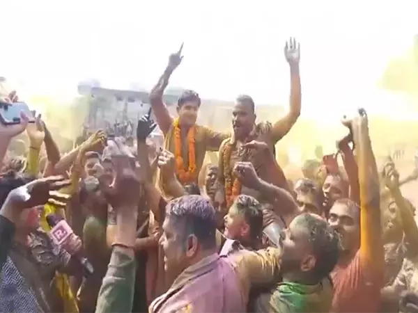 संभल पुलिस ने 14 मार्च को शांतिपूर्ण Holi मनाने के बाद जश्न मनाया संभल पुलिस ने 14 मार्च को शांतिपूर्ण Holi मनाने के बाद जश्न मनाया