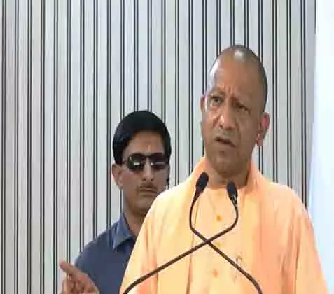 Yogi Adityanath ने गोरखपुर प्रेस क्लब में लोकतंत्र में मीडिया की भूमिका पर जोर दिया Yogi Adityanath ने गोरखपुर प्रेस क्लब में लोकतंत्र में मीडिया की भूमिका पर जोर दिया