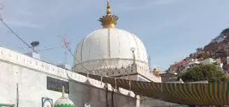 Ajmer Sharif Dargah: दुनिया की ऐसा दरगाह जहां हिंदू और मुसलमान दोनों झुकाते हैं सिर Ajmer Sharif Dargah: दुनिया की ऐसा दरगाह जहां हिंदू और मुसलमान दोनों झुकाते हैं सिर