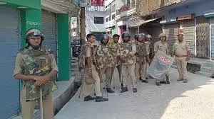 Rampur: दो पक्षों में होली पर डीजे को लेकर हुए खूनी संघर्ष, पुलिस-पीएसी तैनात Rampur: दो पक्षों में होली पर डीजे को लेकर हुए खूनी संघर्ष, पुलिस-पीएसी तैनात