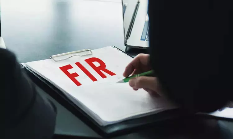 BIG BREAKING: थाने में वकीलों का हंगामा, एक्शन में पुलिस, 100 से ज्यादा के खिलाफ FIR BIG BREAKING: थाने में वकीलों का हंगामा, एक्शन में पुलिस, 100 से ज्यादा के खिलाफ FIR