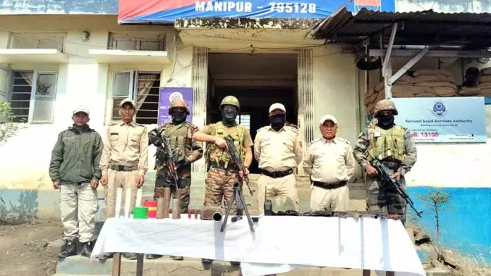 Manipur में जारी छापेमारी में दो आईईडी, 50 से अधिक हथियार बरामद Manipur में जारी छापेमारी में दो आईईडी, 50 से अधिक हथियार बरामद