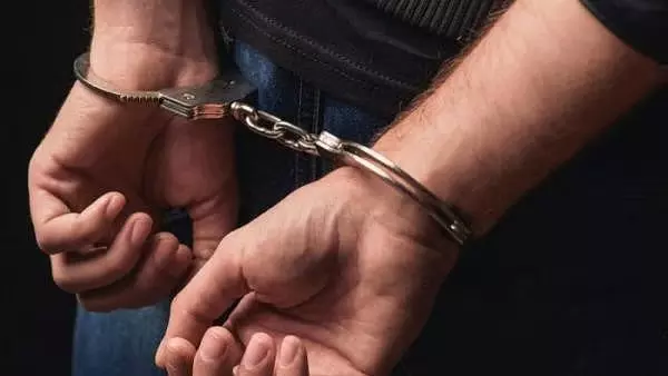 Kalyan police: मामूली विवाद में 35 वर्षीय सहकर्मी की हत्या के आरोप में गुजरात से 3 गिरफ्तार Kalyan police: मामूली विवाद में 35 वर्षीय सहकर्मी की हत्या के आरोप में गुजरात से 3 गिरफ्तार