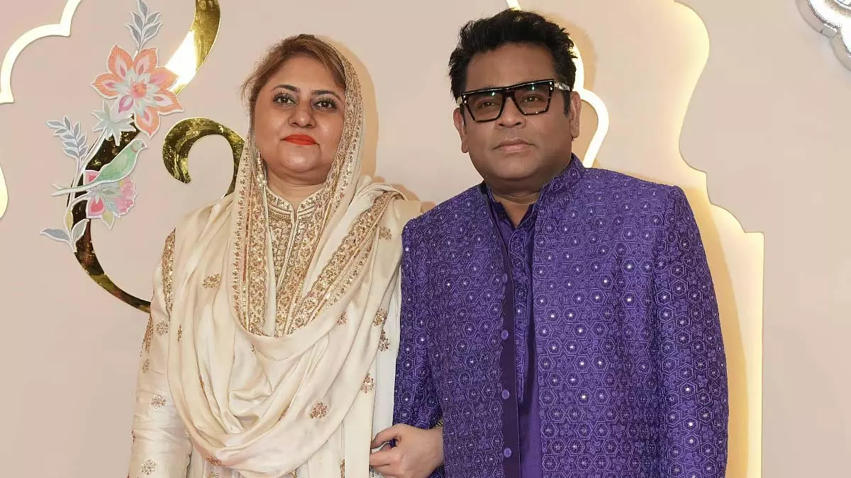 एआर रहमान की पूर्व पत्नी कहे जाने पर सायरा बानो ने जताया एतराज़ एआर रहमान की पूर्व पत्नी कहे जाने पर सायरा बानो ने जताया एतराज़