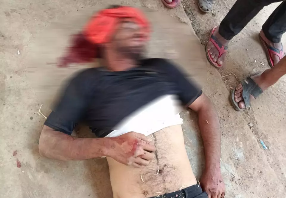 ग्रामीणों ने की बदमाश की हत्या, गांव में दहशत फैला रहा था ग्रामीणों ने की बदमाश की हत्या, गांव में दहशत फैला रहा था