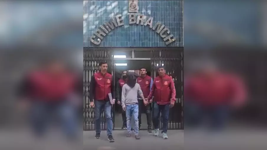 क्राइम ब्रांच की बड़ी सफलता, चार साल से फरार अपराधी गिरफ्तार क्राइम ब्रांच की बड़ी सफलता, चार साल से फरार अपराधी गिरफ्तार