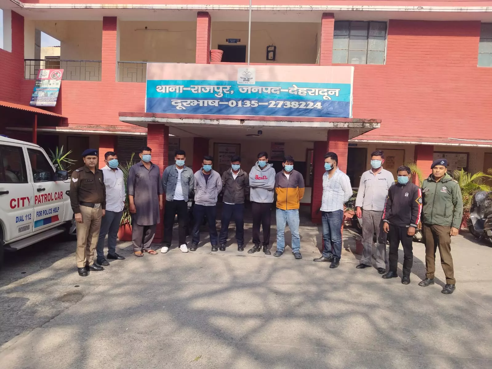 Dehradun: शराब पीकर वाहन चलाने वाले 41 लोगों को किया गिरफ्तार Dehradun: शराब पीकर वाहन चलाने वाले 41 लोगों को किया गिरफ्तार