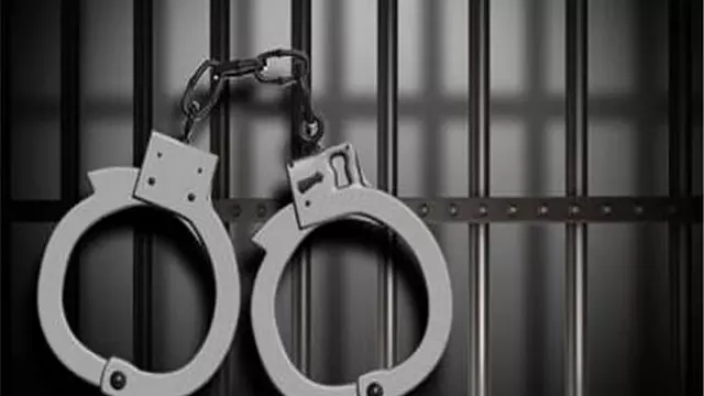 Hyderabad: मंदिर के अकाउंटेंट पर हमला, दो पुजारी गिरफ्तार Hyderabad: मंदिर के अकाउंटेंट पर हमला, दो पुजारी गिरफ्तार