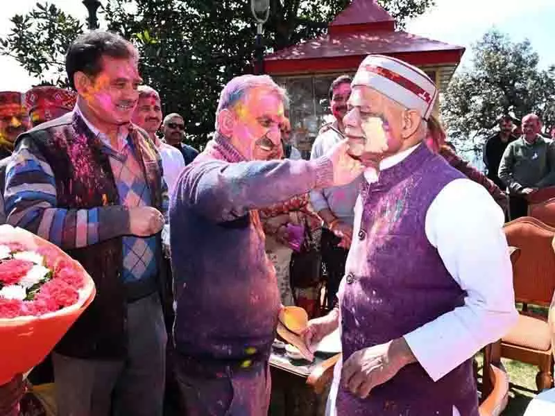 राज्यपाल ने राजभवन में Holi समारोह का नेतृत्व किया राज्यपाल ने राजभवन में Holi समारोह का नेतृत्व किया