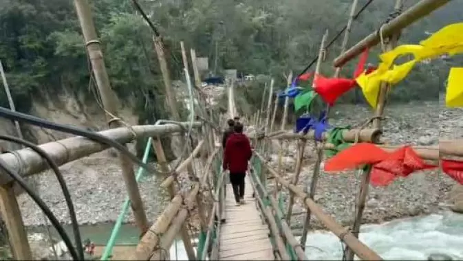 Sikkim में जीएलओएफ से क्षतिग्रस्त संकलांग पुल का पुनर्निर्माण जून के अंत तक पूरा हो जाएगा Sikkim में जीएलओएफ से क्षतिग्रस्त संकलांग पुल का पुनर्निर्माण जून के अंत तक पूरा हो जाएगा