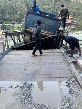 BRO ने द्ज़ोंगू पुलों को हुए नुकसान के लिए ओवरलोड वाहनों को जिम्मेदार ठहराया BRO ने द्ज़ोंगू पुलों को हुए नुकसान के लिए ओवरलोड वाहनों को जिम्मेदार ठहराया
