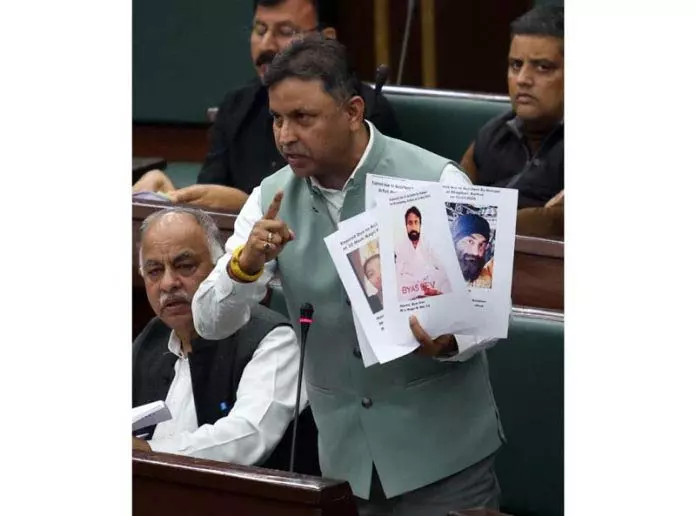 भारत भूषण ने Kathua शहर में डंपरों की आवाजाही पर रोक लगाने की मांग की भारत भूषण ने Kathua शहर में डंपरों की आवाजाही पर रोक लगाने की मांग की