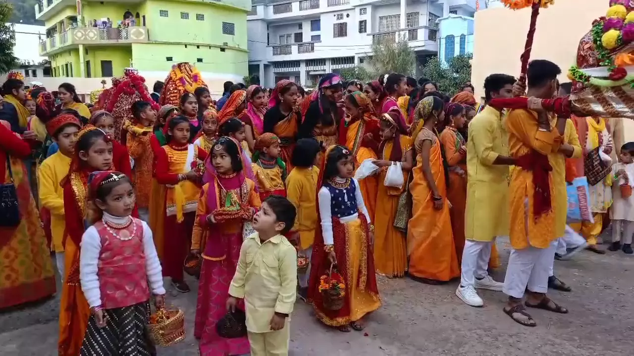 उत्तराखंड की खूबसूरत वादियों में लोक पर्व फूलदेई की धूम, प्रकृति प्रेम और संस्कृति की अनूठी मिसाल उत्तराखंड की खूबसूरत वादियों में लोक पर्व फूलदेई की धूम, प्रकृति प्रेम और संस्कृति की अनूठी मिसाल