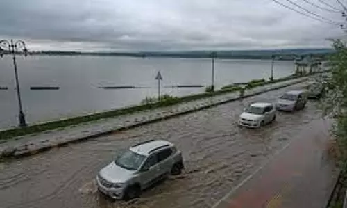 लगातार बारिश के बीच Kashmir मंडलायुक्त ने कहा, बाढ़ का कोई खतरा नहीं लगातार बारिश के बीच Kashmir मंडलायुक्त ने कहा, बाढ़ का कोई खतरा नहीं
