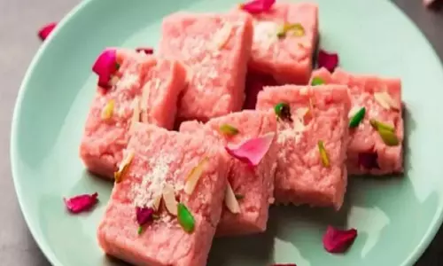 Gulab ki Barfi: यह मीठी डिश आपको खुश कर देगी