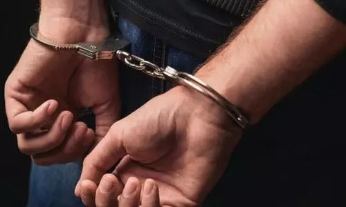 Mumbai: लिफ्ट देने के बहाने वैन में नाबालिग से बलात्कार करने के आरोप में 42 वर्षीय व्यक्ति गिरफ्तार
