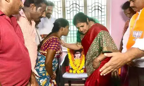 AP: पुरंदेश्वरी ने 5 परिवारों को 50,000 रुपये वितरित किए