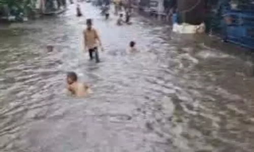 Hajin: लगातार बारिश से मोहल्ला में जलभराव
