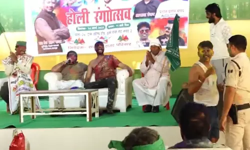 विधायक का निर्देश, डांस करने वाले अंगरक्षक को अब हटाया गया विधायक का निर्देश, डांस करने वाले अंगरक्षक को अब हटाया गया