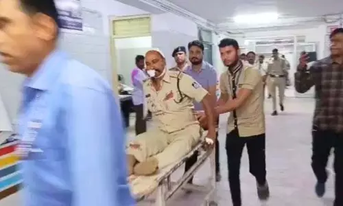 Rewa एमपी के मऊगंज हमले में एएसआई की मौत, कई पुलिसकर्मी घायल Rewa एमपी के मऊगंज हमले में एएसआई की मौत, कई पुलिसकर्मी घायल
