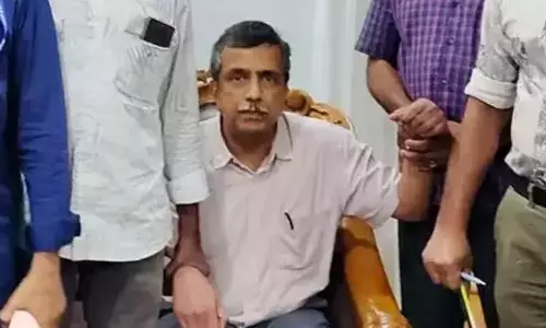 इंडियन ऑयल कॉरपोरेशन के DGM दो लाख रुपये की रिश्वत लेते गिरफ्तार इंडियन ऑयल कॉरपोरेशन के DGM दो लाख रुपये की रिश्वत लेते गिरफ्तार