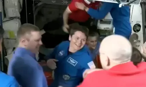 ISS पर 9 महीने से फंसे अंतरिक्ष यात्री धरती पर वापस आ रहे, पहुंचा एलन मस्क का स्पेसक्राफ्ट