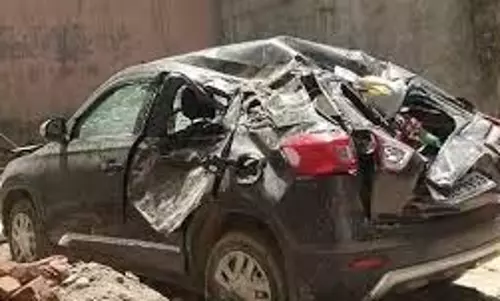 Srinagar : अस्पताल में जोरदार धमाका, इधर-उधर भागे लोग Srinagar : अस्पताल में जोरदार धमाका, इधर-उधर भागे लोग