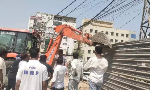 HYDRAA ने बुल्कापुर नाले पर अवैध शेड हटाया