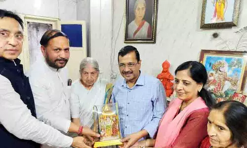 विपश्यना के बाद केजरीवाल Amritsar में विपश्यना के बाद केजरीवाल Amritsar में