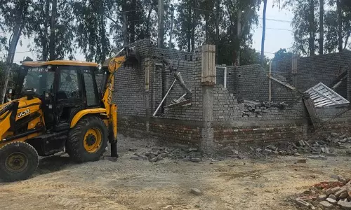 Haryana : यमुनानगर गांव में अवैध कॉलोनी ढहाई गई Haryana : यमुनानगर गांव में अवैध कॉलोनी ढहाई गई