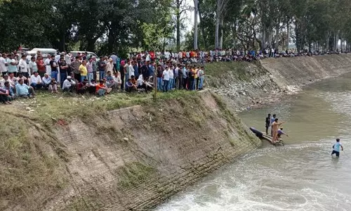 Haryana : पश्चिमी यमुना नहर में एसयूवी गिरने से दो लोगों की मौत