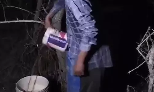 Haryana : अरावली पहाड़ियों में अवैध शराब फैक्ट्री का भंडाफोड़, 1 गिरफ्तार Haryana : अरावली पहाड़ियों में अवैध शराब फैक्ट्री का भंडाफोड़, 1 गिरफ्तार
